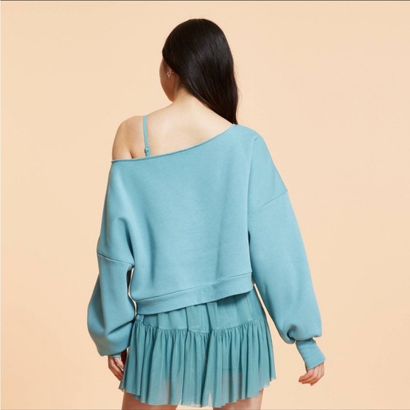 Blogilates Off the Shoulder Sweater In Cameo Blue 1X - Picture 2 of 9